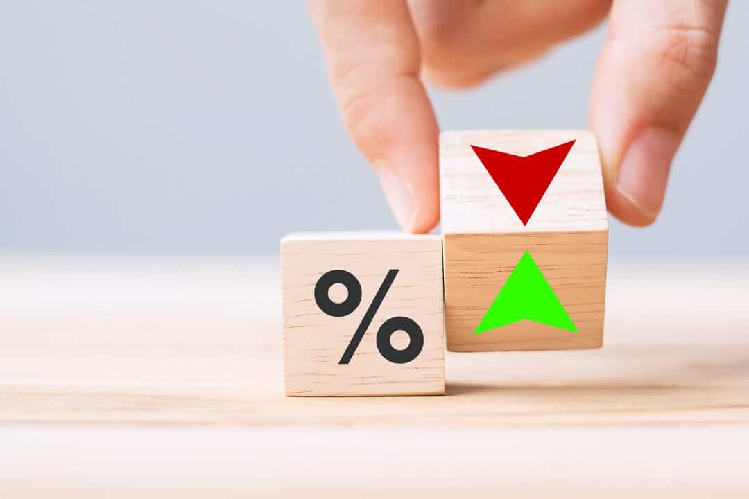 Hand with blocks of percentage and arrows