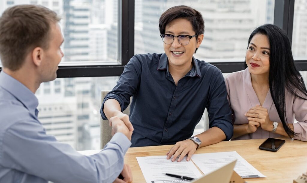 Renting couple talking to a Hero Home Programs agent.